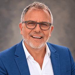 Bernd Schmellenkamp, Host des Schweizer KI-Podcasts
